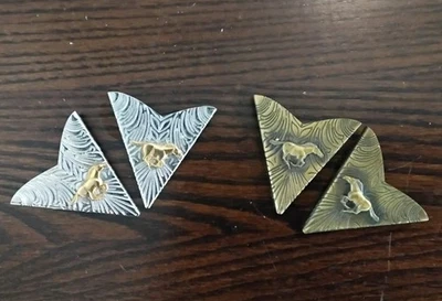 Dos pares de puntas de cuello vintage con diseño de caballo de carreras Foto 1 de 2