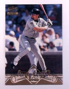 1998 Pacific Paramount #157 Larry Walker  Gold