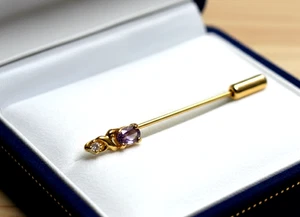 Vintage Brooch lapel Pin Amethyst Rhinestone Gold Tone Metal zz - Picture 1 of 7