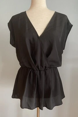Blusa Tinley Road negra lisa envolvente sintética talla M Foto 1 de 4