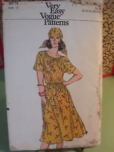 3211 Vtg Very Easy Vogue Patterns Misses' Dress & Scarf UNCUT/FF Size 10 - Picture 1 of 4
