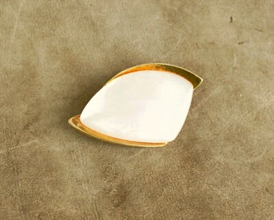 Modeschmuck-Brosche ~Metall goldfarbig & PERLMUTT 1970er-1980erJahre, ungetragen - Bild 1 von 4