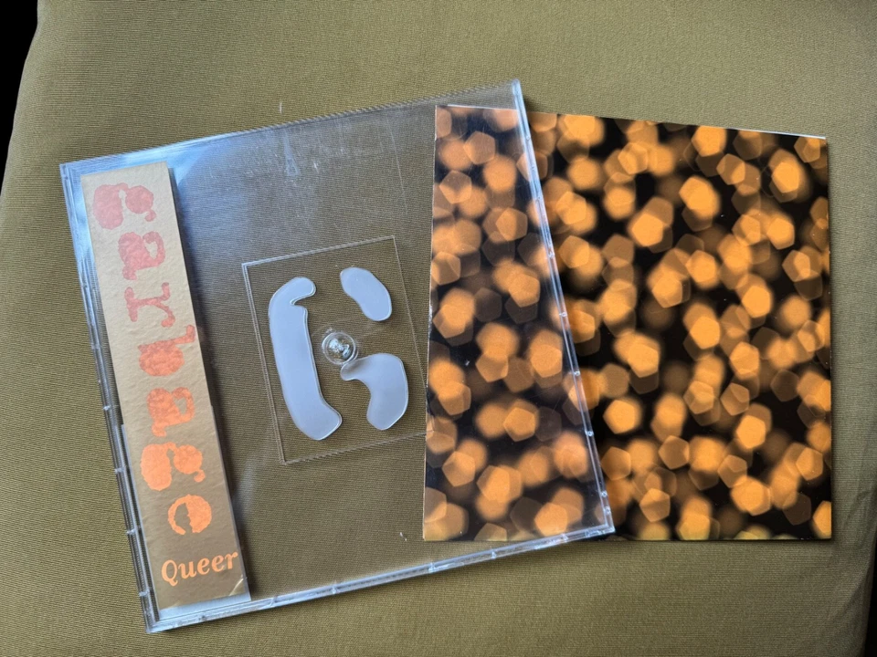 GARBAGE - QUEER - UK - 7" SINGLE - LIMITED EDITION NUMBERED PLASTIC OUTER CASE - Image 1 of 4