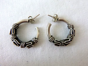 Vintage Creolen mit Silber-Finish Bali-Stil Design durchbohrt 1 Zoll - Bild 1 von 3