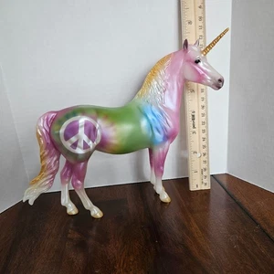 Breyer Horse Rainbow UNICORN KEEP the PEACE Sign Freedom Series 1:12 Scale - Picture 1 of 8