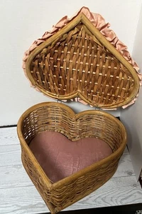 Vintage 12" Wooden Heart-Shaped Lidded Basket With Pink Fabric & Lace - Picture 1 of 11