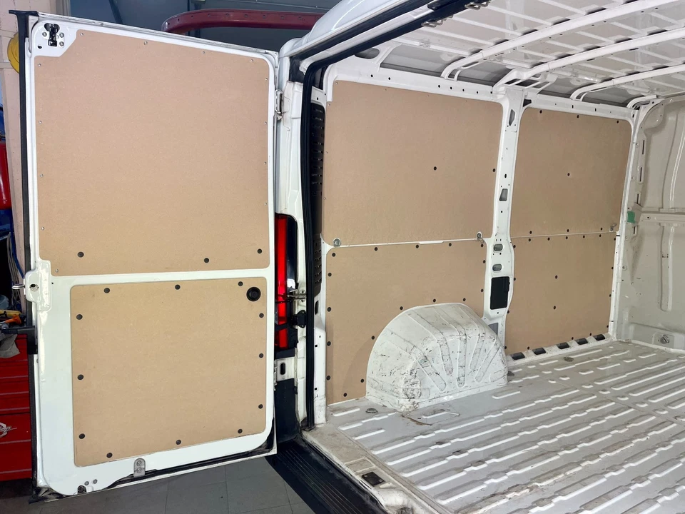 Pannelli di rivestimento laterale vano di carico Ducato Jumper Boxer L1 H1 - Immagine 1 di 4