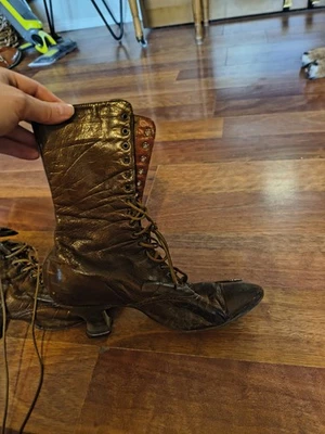 Botas eduardianas antiguas con cordones de cuero marrón bruja talla aproximada 6,5 (9 pulgadas) Foto 1 de 4