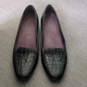 Clarks Everyday Timeless Damen-Loafer grün Kroko-Muster Lackleder Größe 7 - Bild 1 von 10