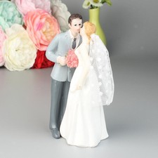 Blesiya Romantic Resin Groom and Bride Couple Figurine Cake Stand Topper