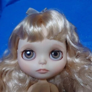 Custom Blythe Doll Art Doll Gold Blonde Wavy Hair OOAK - Bild 1 von 8