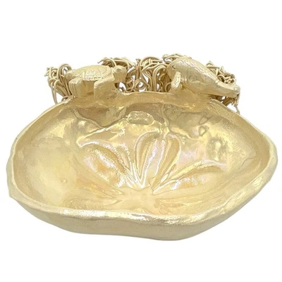 Plato de dólar de arena de cerámica iridiscente hecho a mano con tortuga y manatí | Firmado 2012 Foto 1 de 4