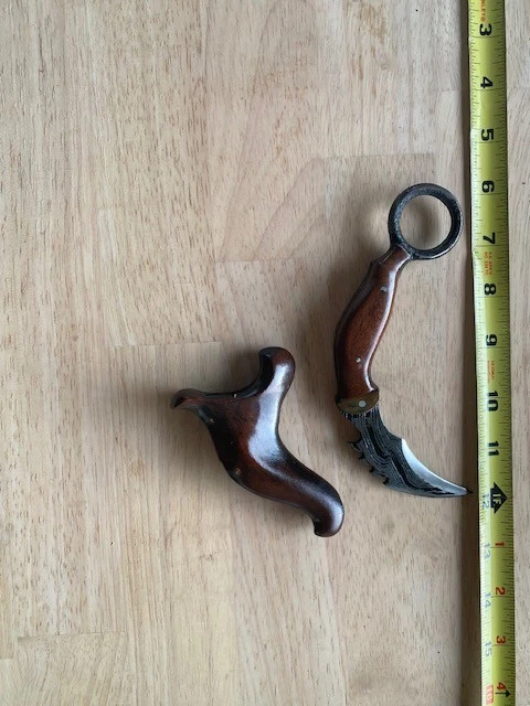 Cuchillo Kerambit Hoja Damasco Mango de Madera Anillo de Dedo con Funda Foto 1 de 2