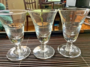3 alte Absinthgläser, Bistrogläser, mundgeblasen, Abriss, Lufteinschlüsse,  - Bild 1 von 3