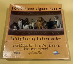 Rompecabezas SunsOut 1000 piezas “THE CATS OF ANDERSON HOUSE HOTEL” 34x16” NOS - Imagen 1 de 10
