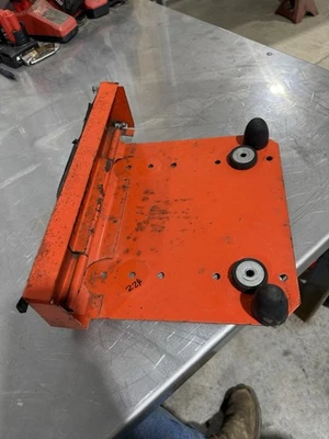 Case Ingersoll 220 222 224 Hinged Seat Base - Image 1 of 2