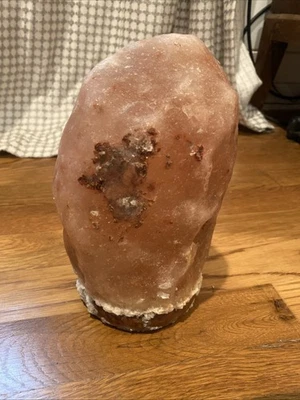 Lámpara de roca de sal del Himalaya Foto 1 de 4