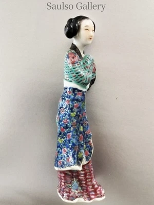 Important Qing Dynasty rose medallion lady figure from prominent estate - Image 1 of 4