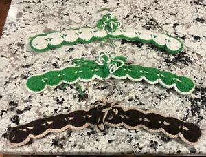 Lote 3 perchas de abrigo vintage de ganchillo verde marrón blanco abuela - Imagen 1 de 2