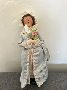 Byers Choice Caroler Flower Lady with Roses With Tag - Picture 1 of 6