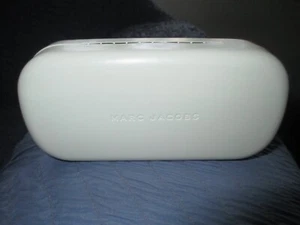 Marc Jacobs Original Sunglass Container White- Black Velvet Lined - Picture 1 of 3