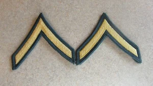 Vestido del Ejército de EE. UU. VERDE HOMBRE Uniforme Privado Clase E-2 Rayas Parche Perfecto Estado - Imagen 1 de 1