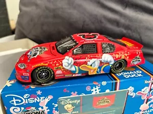 NASCAR team caliber 1/24 - chevrolet #4 Daytona 500 - 2004 Disney Donald Duck - Foto 1 di 7