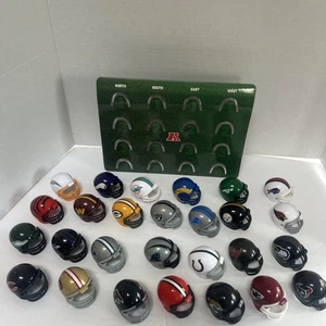 FUSSBALL MINI HELME SAMMLUNG NFL 27 Teile plus Ständer - Bild 1 von 11