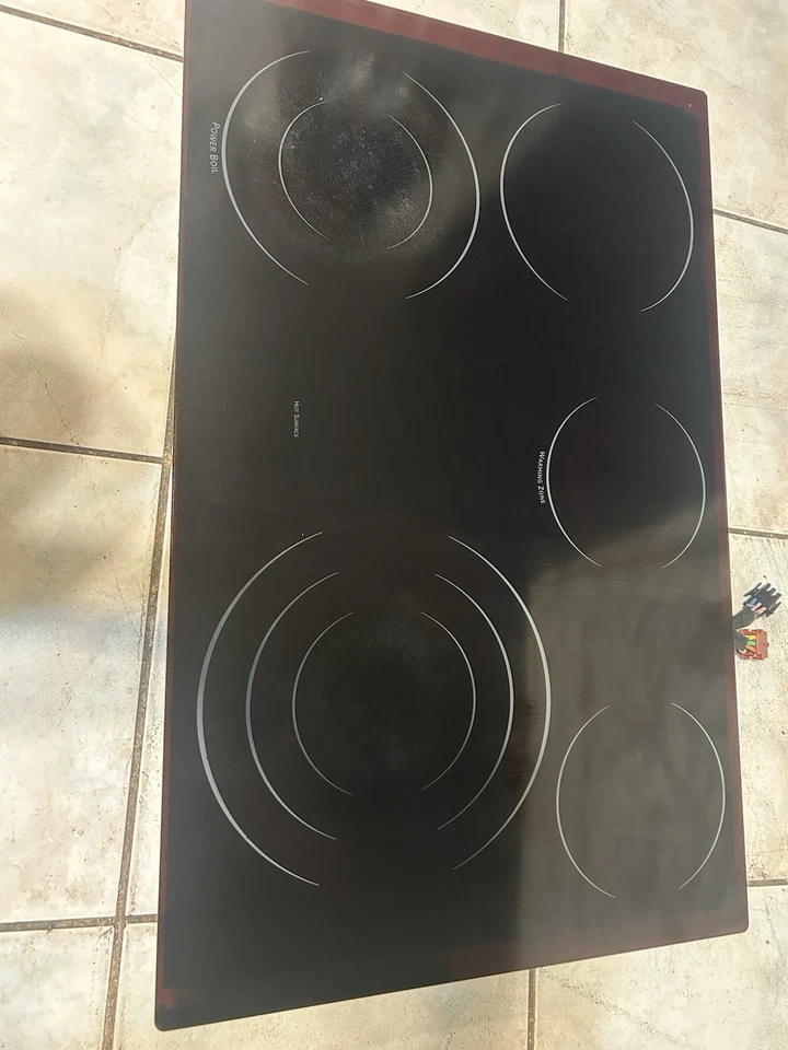 通用电气:电动范围:Just The Glass Top With The Burners — 第 1/3 张图片