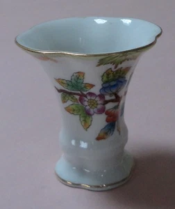 HEREND China VBO QUEEN VICTORIA GREEN PEONY BUTTERFLY Porcelain OPEN FLOWER VASE - Picture 1 of 9