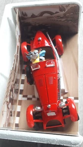 Burago 1:18 Disney Collection Donald Duck Alfa Romeo 8C 2300 Monza - Bild 1 von 5