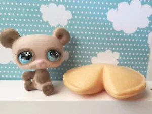 Littlest Pet Shop~#645~Oso Panda~Beige~Bronceado Difuso~Ojo de Trébol Azul~Galleta de la Fortuna - Imagen 1 de 9