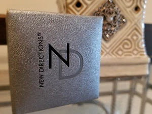 New Directions 4 Blatt Kleeblatt Zirkonia Ohrringe  - Bild 1 von 4