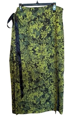 Jones Wear - Falda envolvente pareo estampado de hojas verdes en negro - Talla grande 20 W Foto 1 de 4