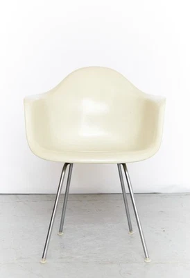 Off-White Dax Fiberglas Chair by Charles & Ray Eames for Herman Miller - Bild 1 von 4