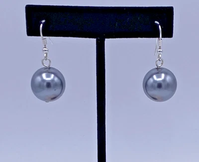 Pendientes colgantes Charter Club grises de perlas de imitación 16 mm 1,25" de alto NOS Foto 1 de 4