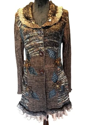 Cárdigan tejido bohemio Sacred Threads detalles florales y dobladillo con volantes talla M glamour artístico Foto 1 de 4