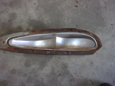 Chevrolet Impala Belair Biscayne 1959 original canastilla de luz trasera OEM GM guía derecha Foto 1 de 4