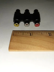 NEW RCA AV Audio Video Coupler Female to RCA Female Adapter Joiner Connector USA - Picture 1 of 7