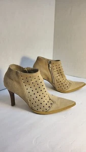 Wheat Cream Cutout Bootie size 8 - Picture 1 of 8