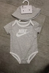 Nike Baby Boys Set 2 Pieces Cap Bodysuit Romper 0 - 6 Months Gray White - Picture 1 of 3