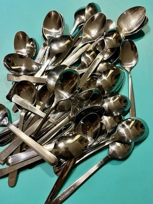50 DIFFERENT AIRLINES SPOONS FROM AROUND THE WORLD - Image 1 of 4