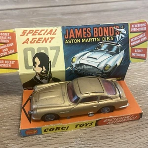 Rarissima Aston Martin James Bond 007 Della Corgi Toys Completa - Foto 1 di 14