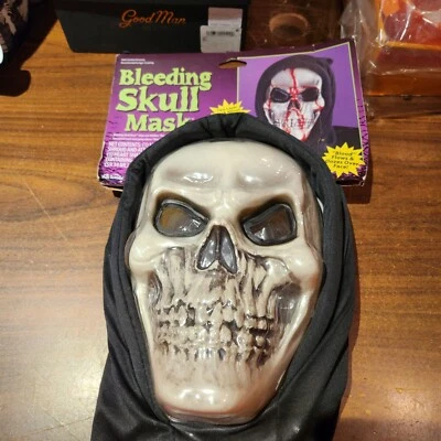NEW Vintage Skull Mask Bleeding Dripping Blood Heart Pump Halloween Fun World - Image 1 of 4