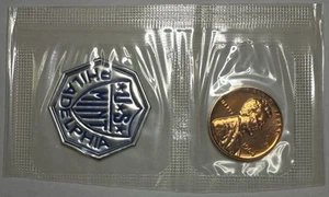 1964 Lincoln Proof Cent US Mint Cellophane with Foil Token Sealed Coin 1C - Picture 1 of 6