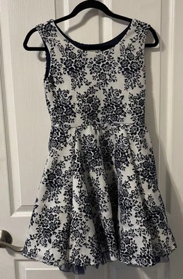 Knit Works Sz 16 Girls Dress Fit & Flare White And Blue Velvet Floral Damask - Image 1 of 4