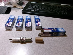 1996-2014 DR650 NGK 6264 CR10E  SPARK PLUG PACK OF 5 NOS OEM 09482-00460 - Imagen 1 de 3