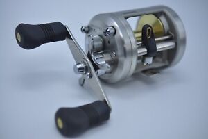 2005 Shimano Calcutta 400 A-RB Right Handle asting Reel Very Good