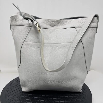 Bolsa de mão feminina Issac Mizrahi tamanho L couro cor creme - Imagem 1 de 4