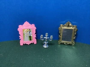 Lotto di 3 foto matrimonio Barbie Ken Dreamhouse con cornice rosa e specchio oro e candelabro-D - Foto 1 di 6
